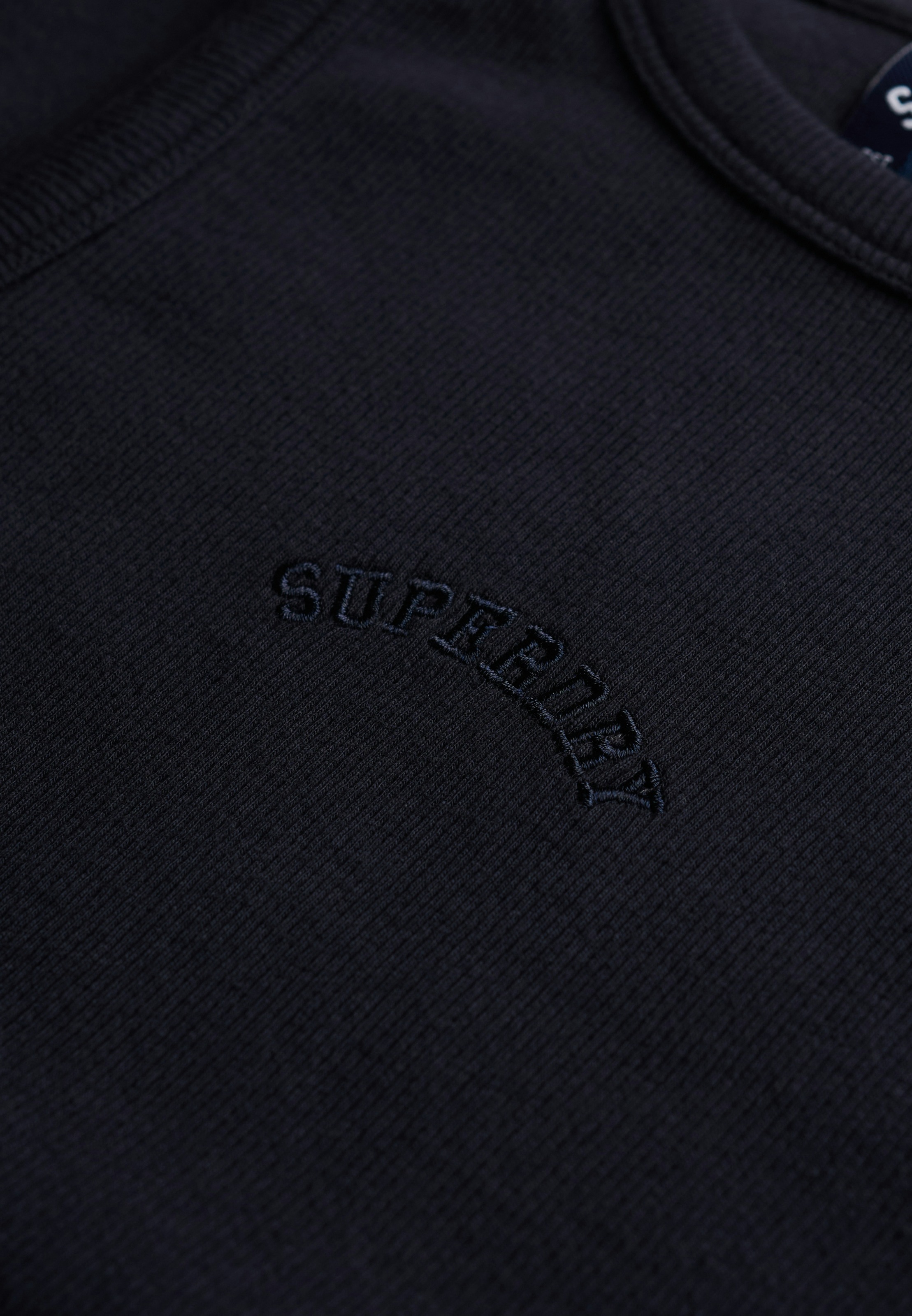 Superdry Tanktop »ESSENTIAL LOGO RACER VEST« aus Baumwolle, Regular Fit, mit Rundhalsausschnitt, ärmelloses Design