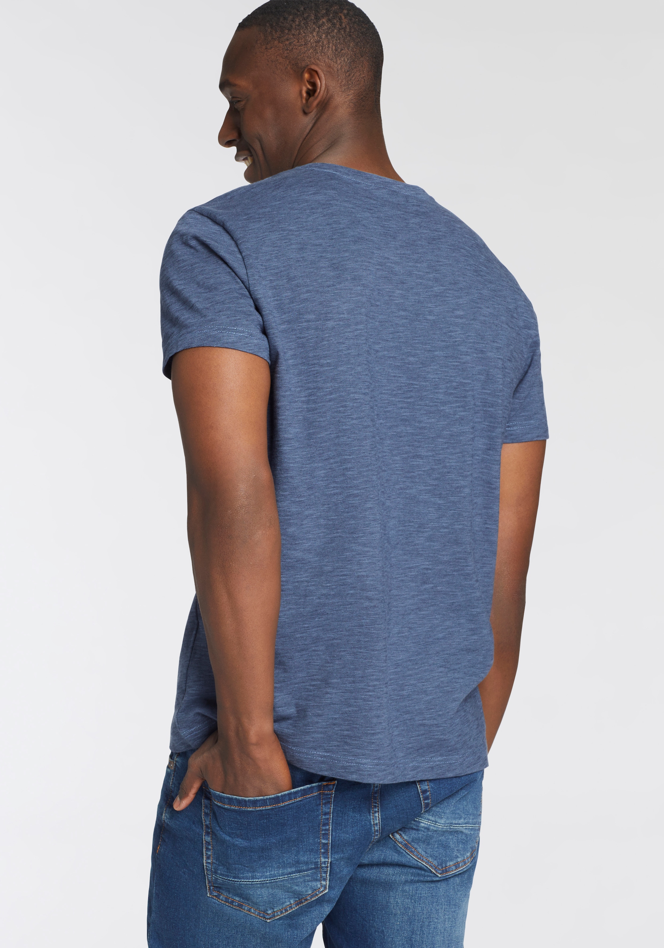 Bruno Banani T-Shirt, Mit Doppelkragen und Zierbrusttasche