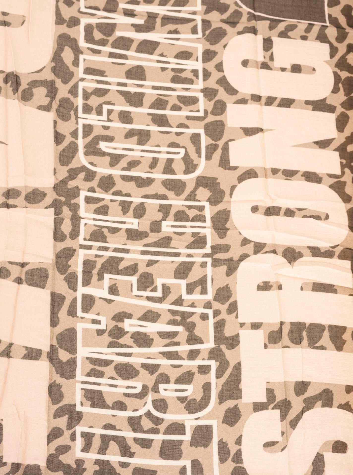 Zwillingsherz Modetuch »"Fearless"« Schriftzug, Leomuster All-Over, Fransenabschlüsse rundum