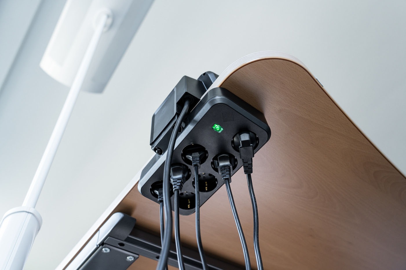 Brennenstuhl Steckdosenleiste »Duplex Tischsteckdosenleiste mit Überspannungsschutz« (USB-Anschlüsse Kabellänge 2 m)