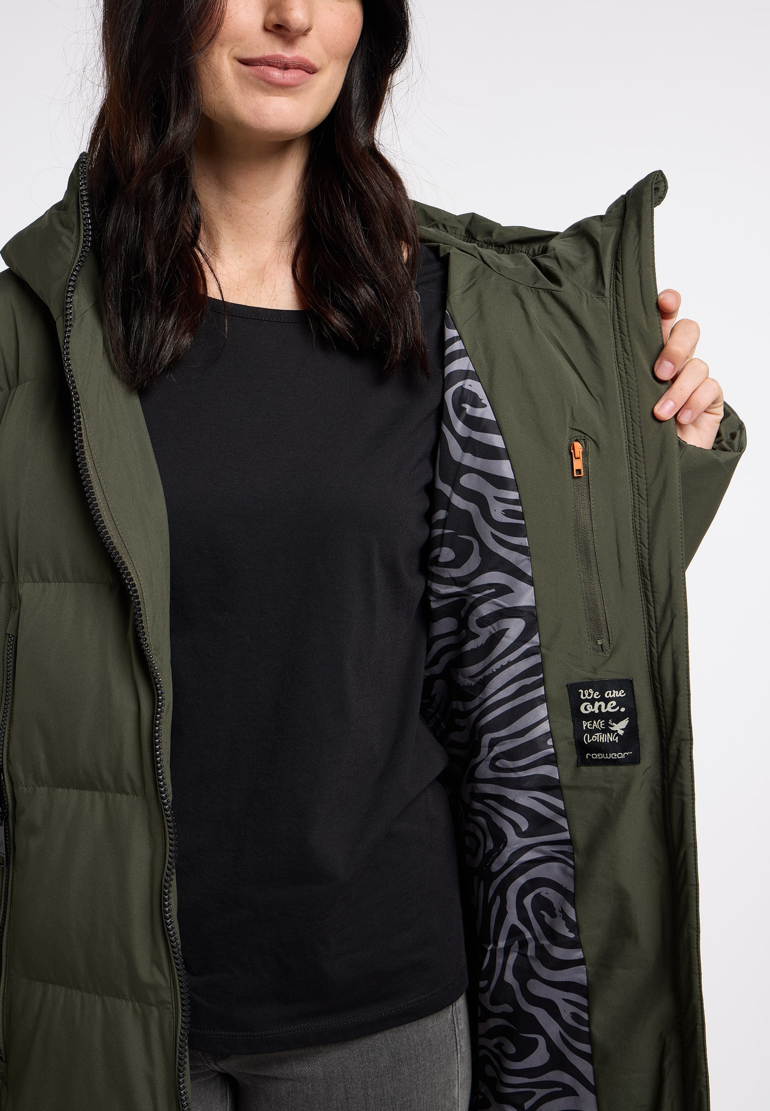 Ragwear Steppmantel »PATRISE«, wärmender Wintermantel mit großen Reißverschlusstaschen