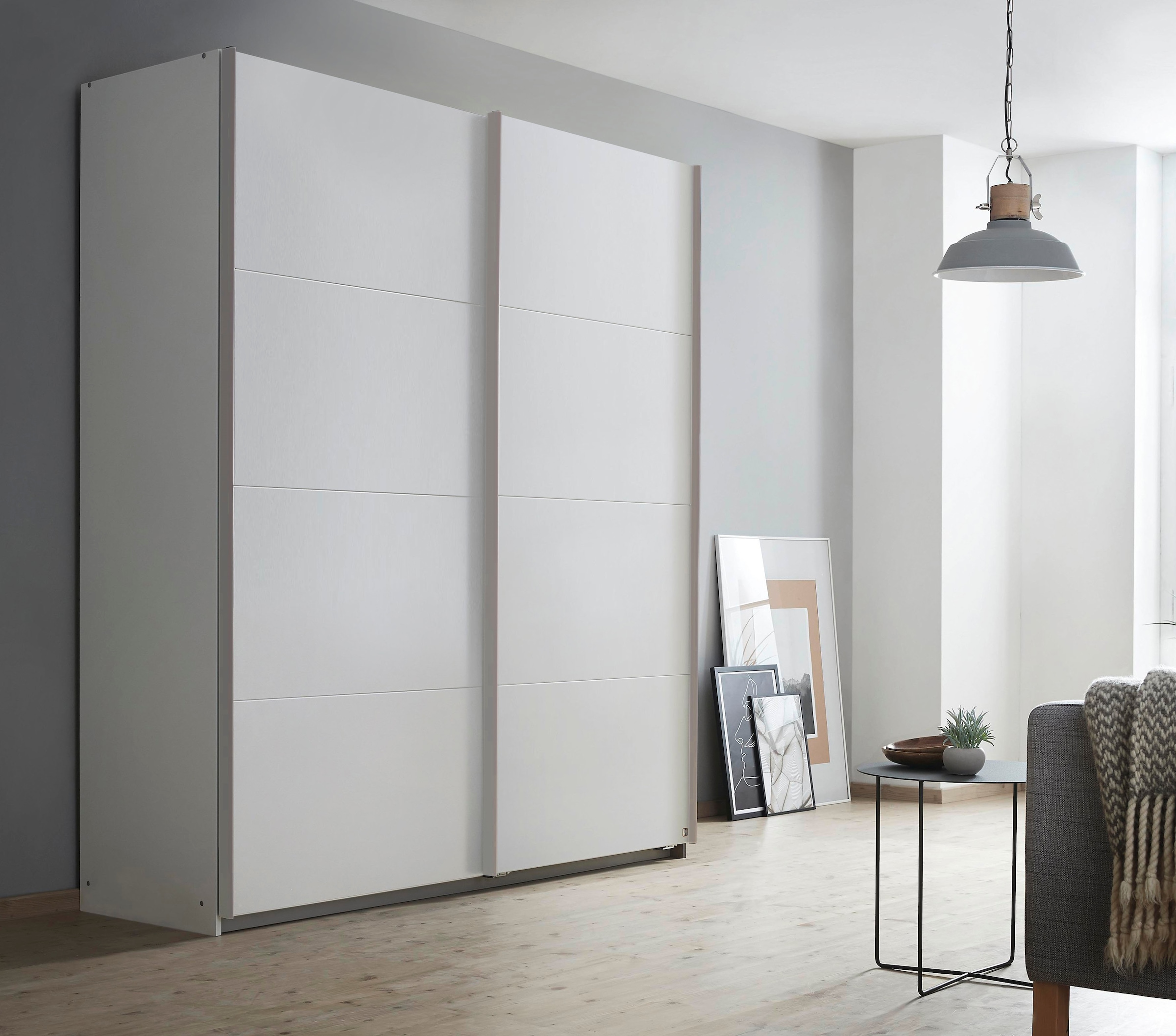 INOSIGN BY RAUCH Schwebetürenschrank »Kleiderschrank Schrank Garderobe Schlafzimmerschrank THANOS«, (in 3 verschiedenen Ausstattungen BASIC/CLASSIC/PREMIUM), Optional mit Spiegel, Metall-Griffleisten alufarben MADE IN GERMANY