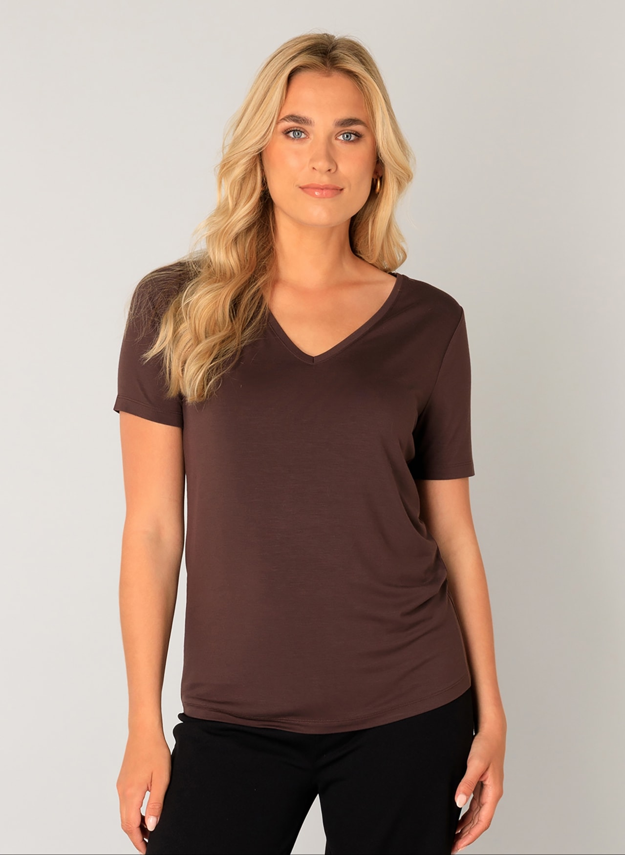 Base Level T-Shirt »Yanic« Mit V-Ausschnitt