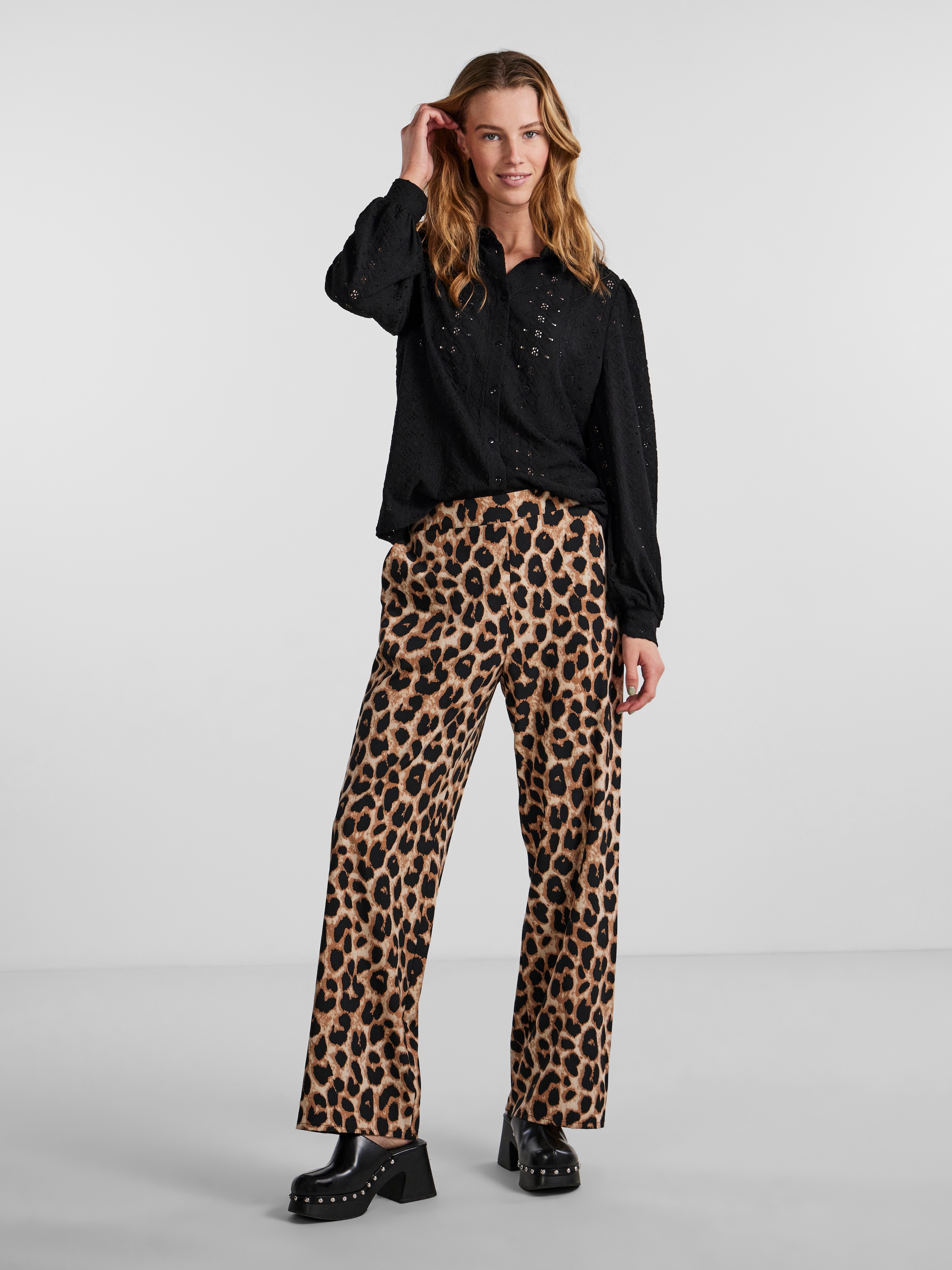 pieces Schlupfhose »PCGURLA HW PANTS WVN NOOS BC«  mit Leo Muster