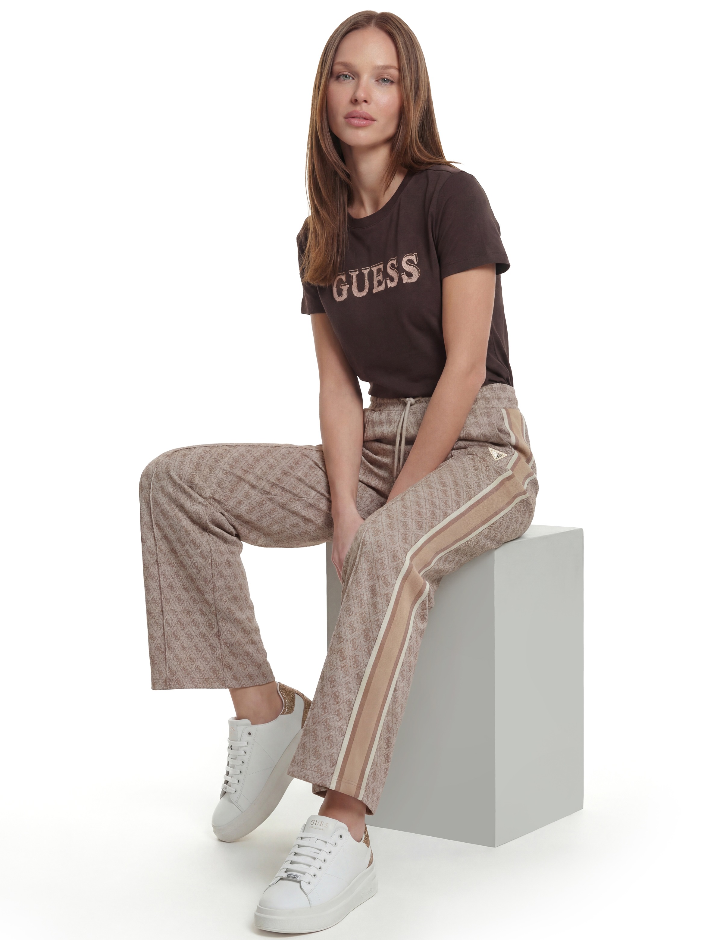 Guess T-Shirt »FAUSTA CN SS T-SHIRT« mit Logoschriftzug, Regular Fit