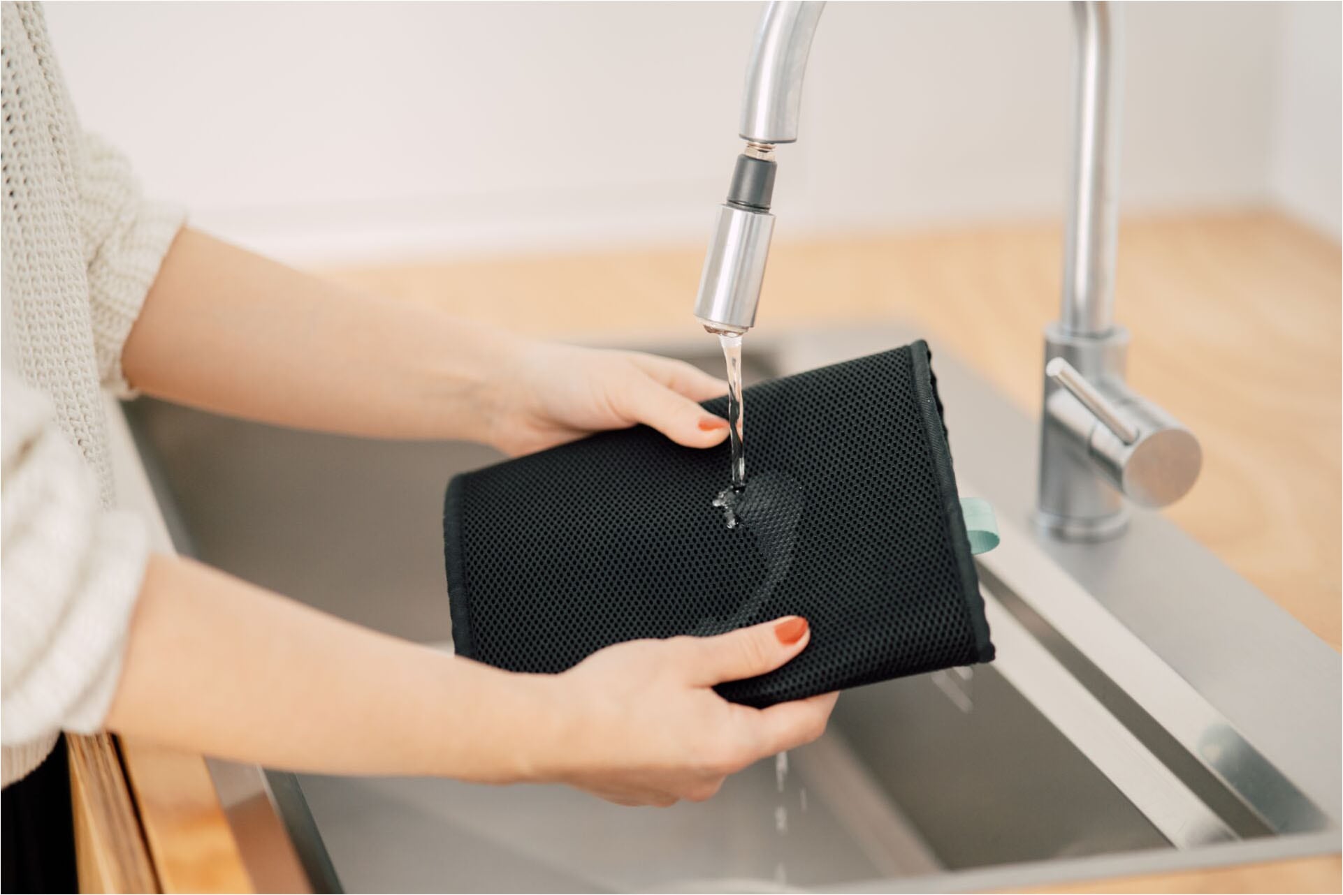Vitesy Luftreiniger »Eteria – Smarte Filtertechnologie für reine Raumluft«, für 20 m² Räume, Waschbarer Filter, Beseitigt Mikroben, Schimmel, VOCs und Viren
