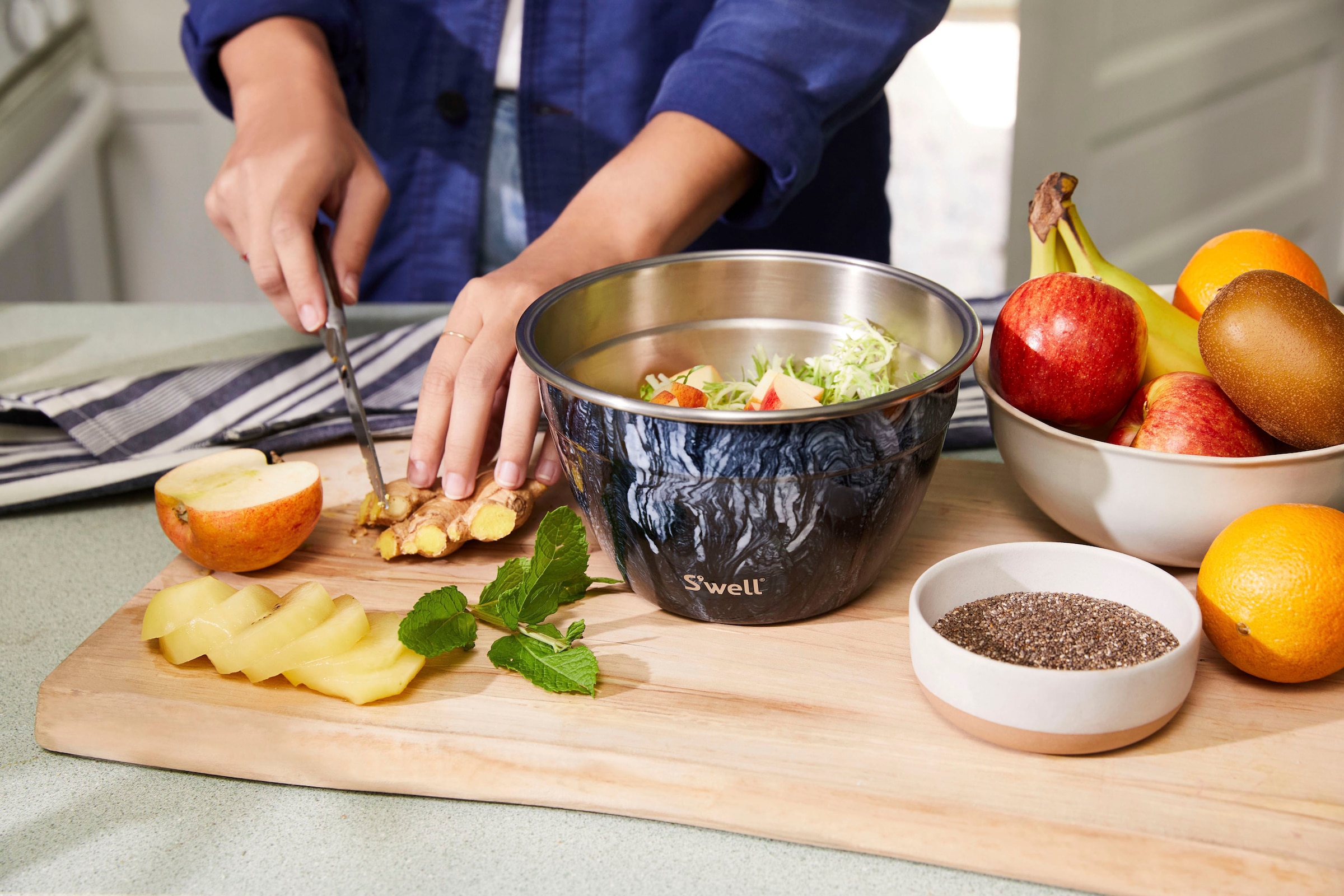 S'well Salatschüssel »S'well Onyx Salad Bowl Kit, 1.9L«, 3 tlg., aus Edelstahl, Therma-S'well®-Technologie, vakuumisolierten Außenschale