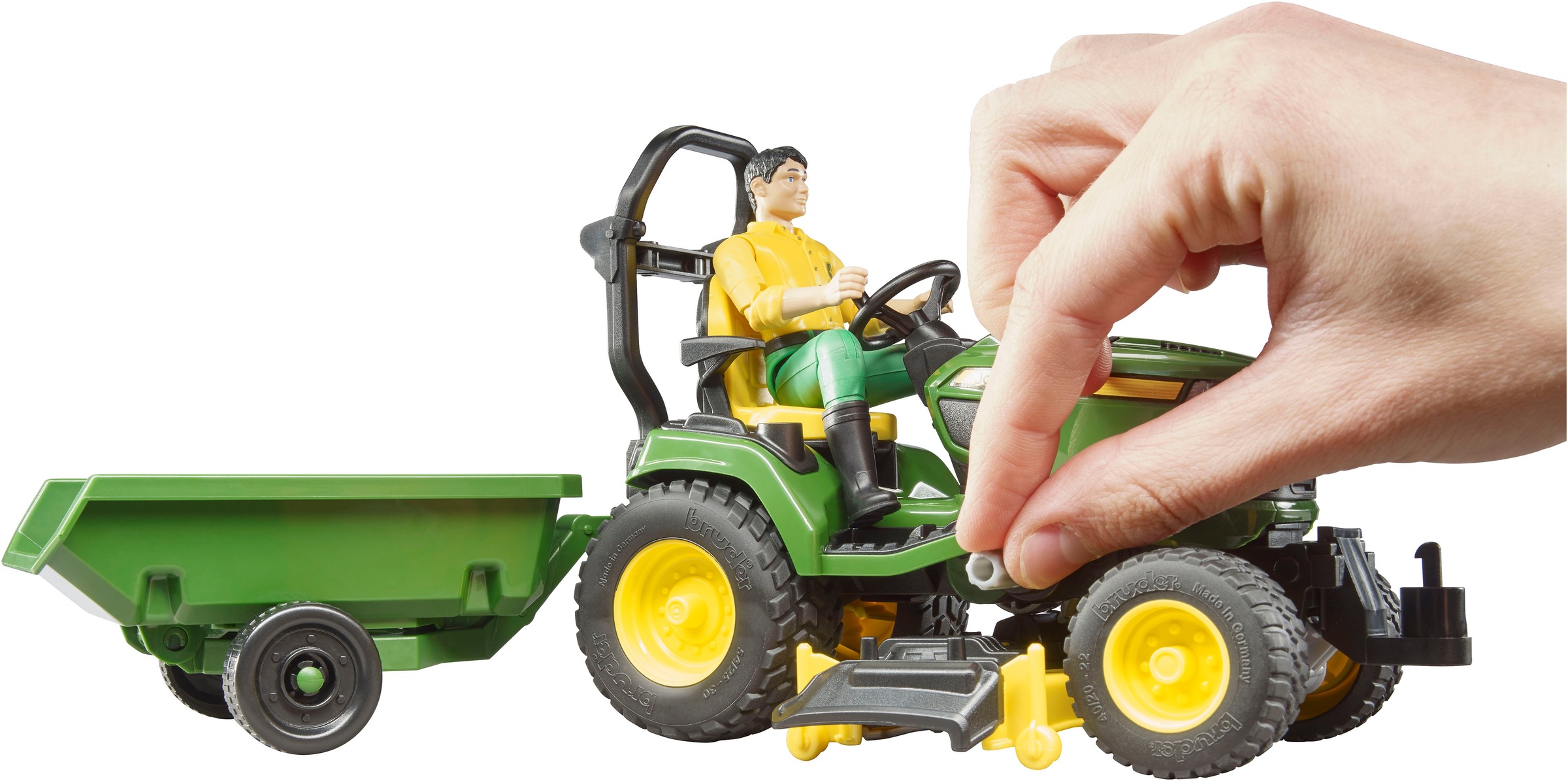 Bruder® Spielzeug-Traktor »bworld John Deere Aufsitzrasenmäher mit Anhänger und Gärtner (62104)« Made in Europe