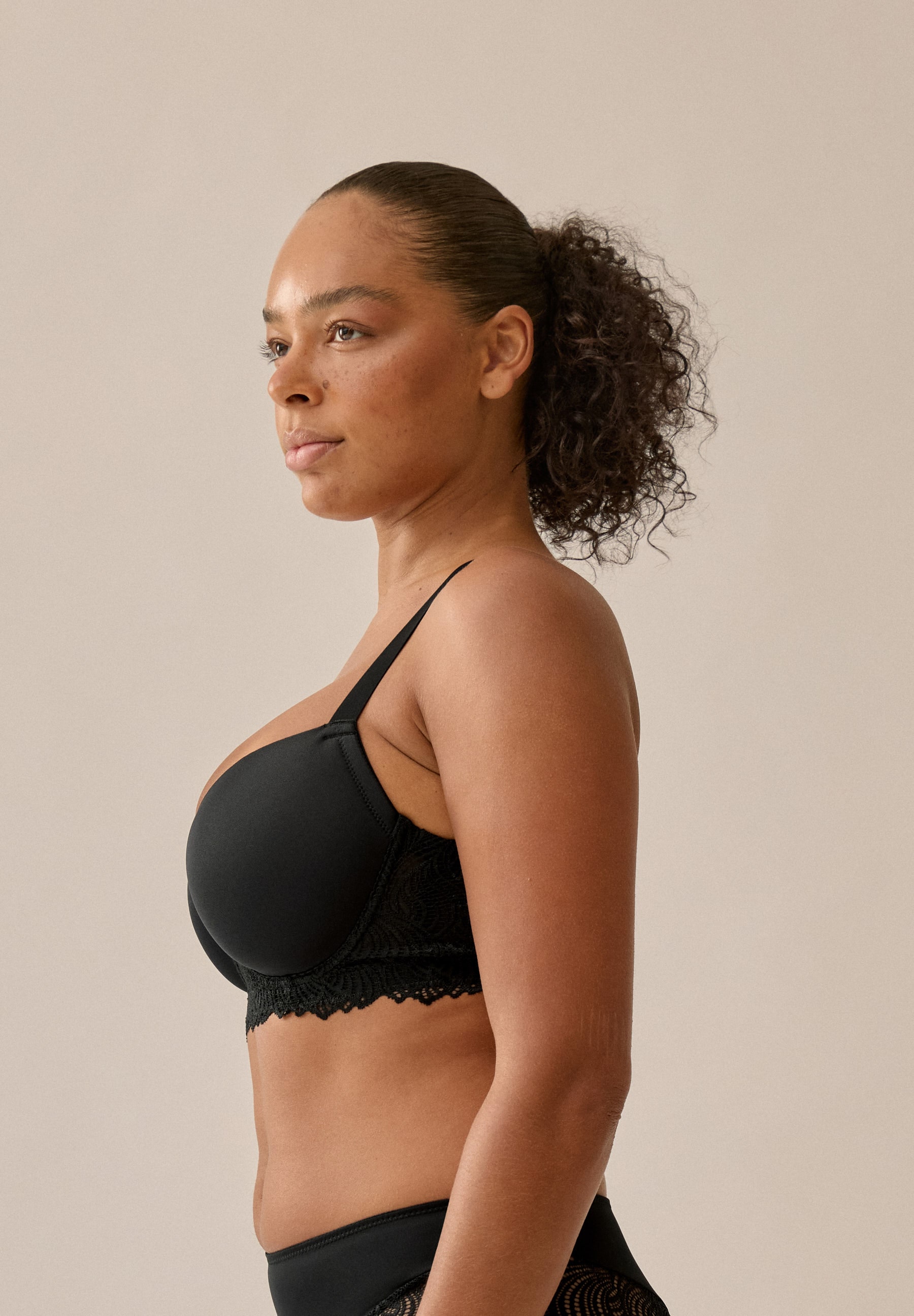 Naturana Schalen-BH »The Friday« 1 Stk. tlg., mit Bügel, mit Spitze, feminin, weich, bequem