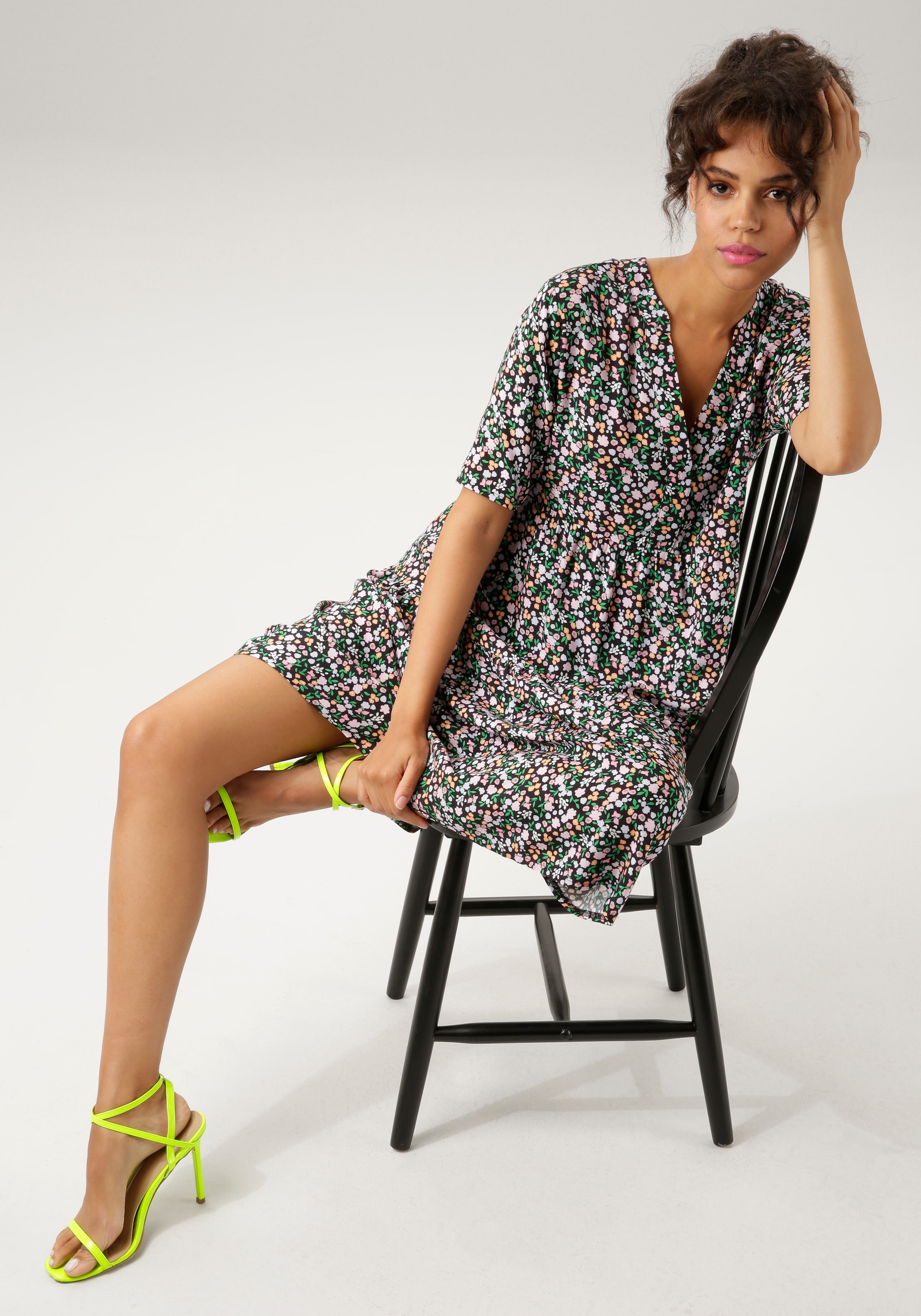 Aniston CASUAL Sommerkleid, mit buntem kaufen online Minimal-Blumendruck
