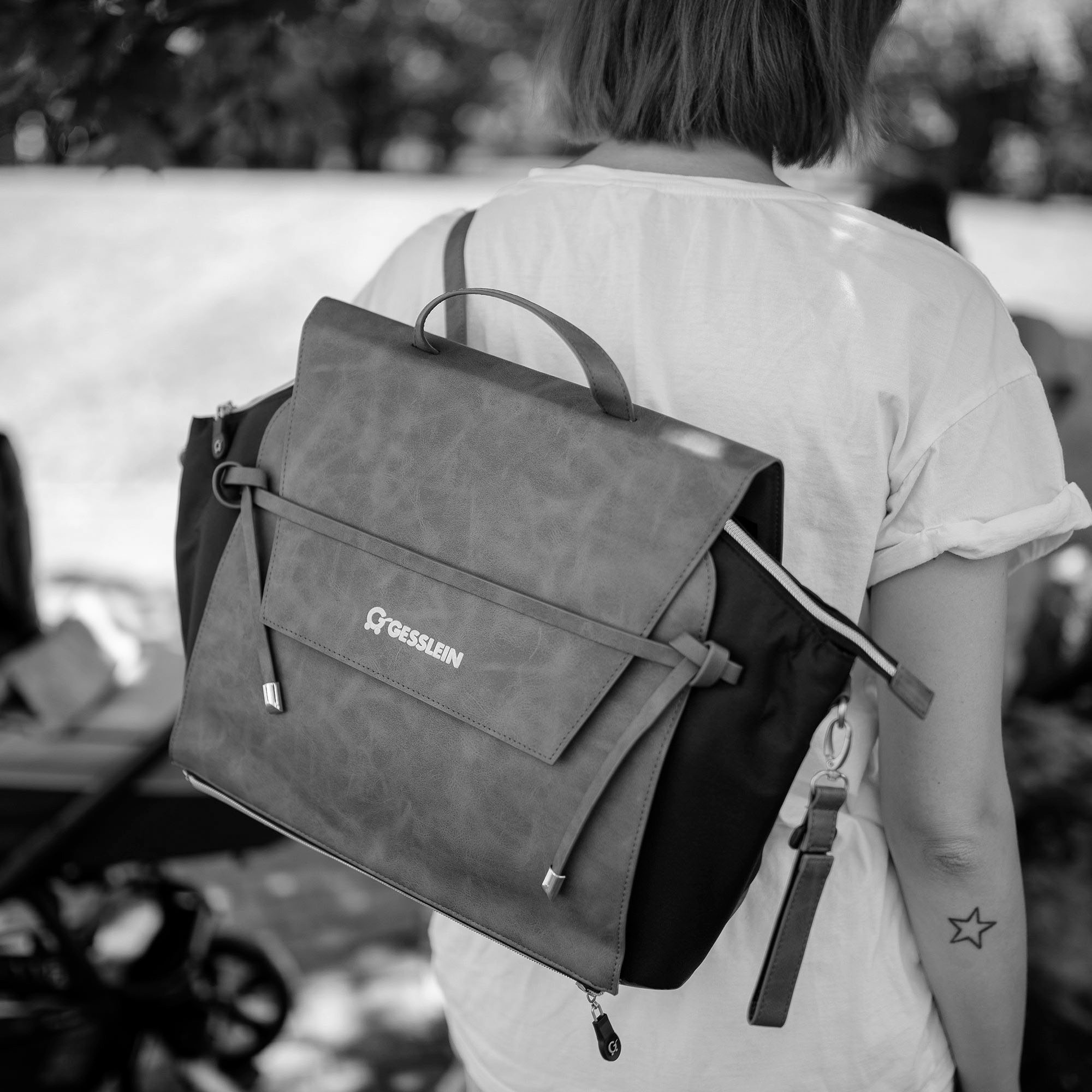 Gesslein Wickeltasche »N°4 schwarz, schwarz-grau«, mit Wickelauflage und Flaschenhalter, Made in Germany