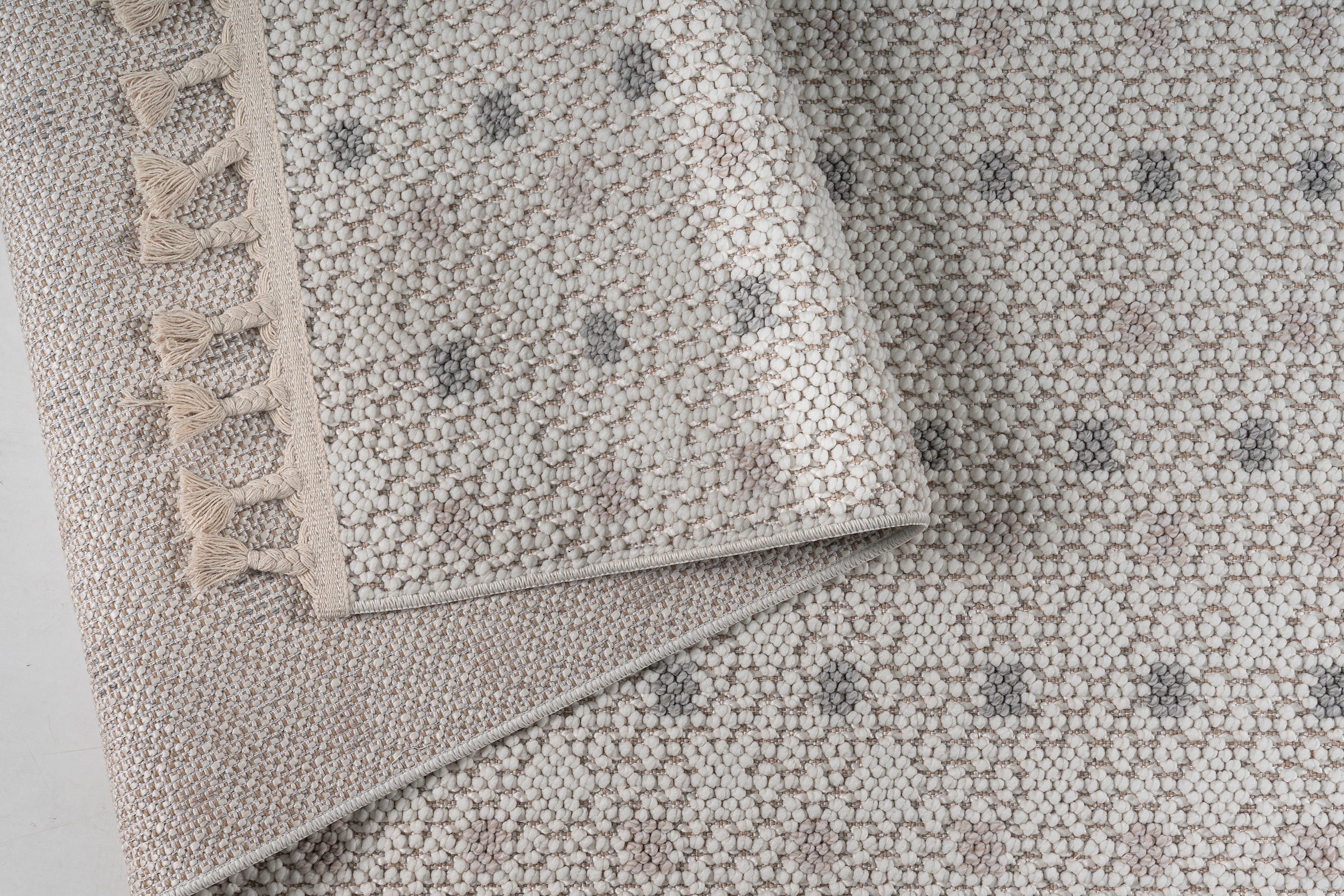 Bruno Banani Teppich »Dotty«, rechteckig, 6 mm Höhe, Woll-Optik, Hoch-Tief Struktur, In- und Outdoor geeignet, mit Fransen
