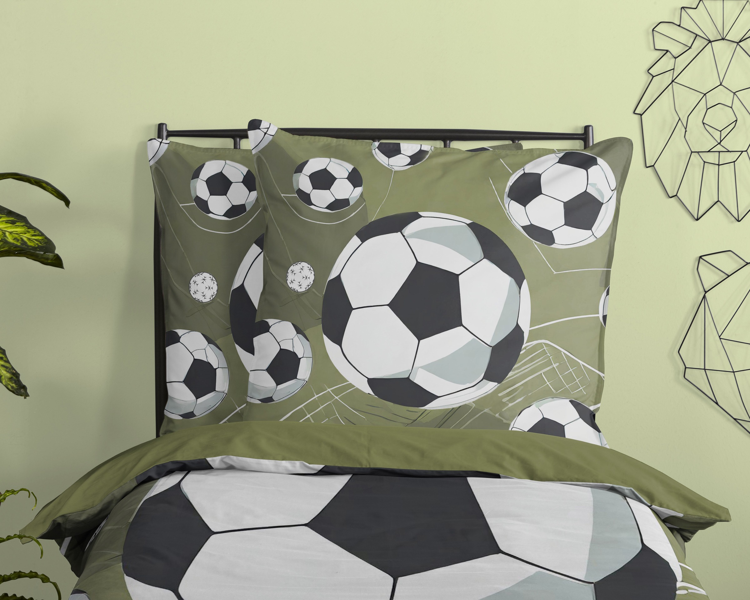 PURE luxury collection Kinderbettwäsche »Daan«, Mikrofaser, 135x200, 2 Teilig, Wendeoptik, Kind, Junge, Fußball