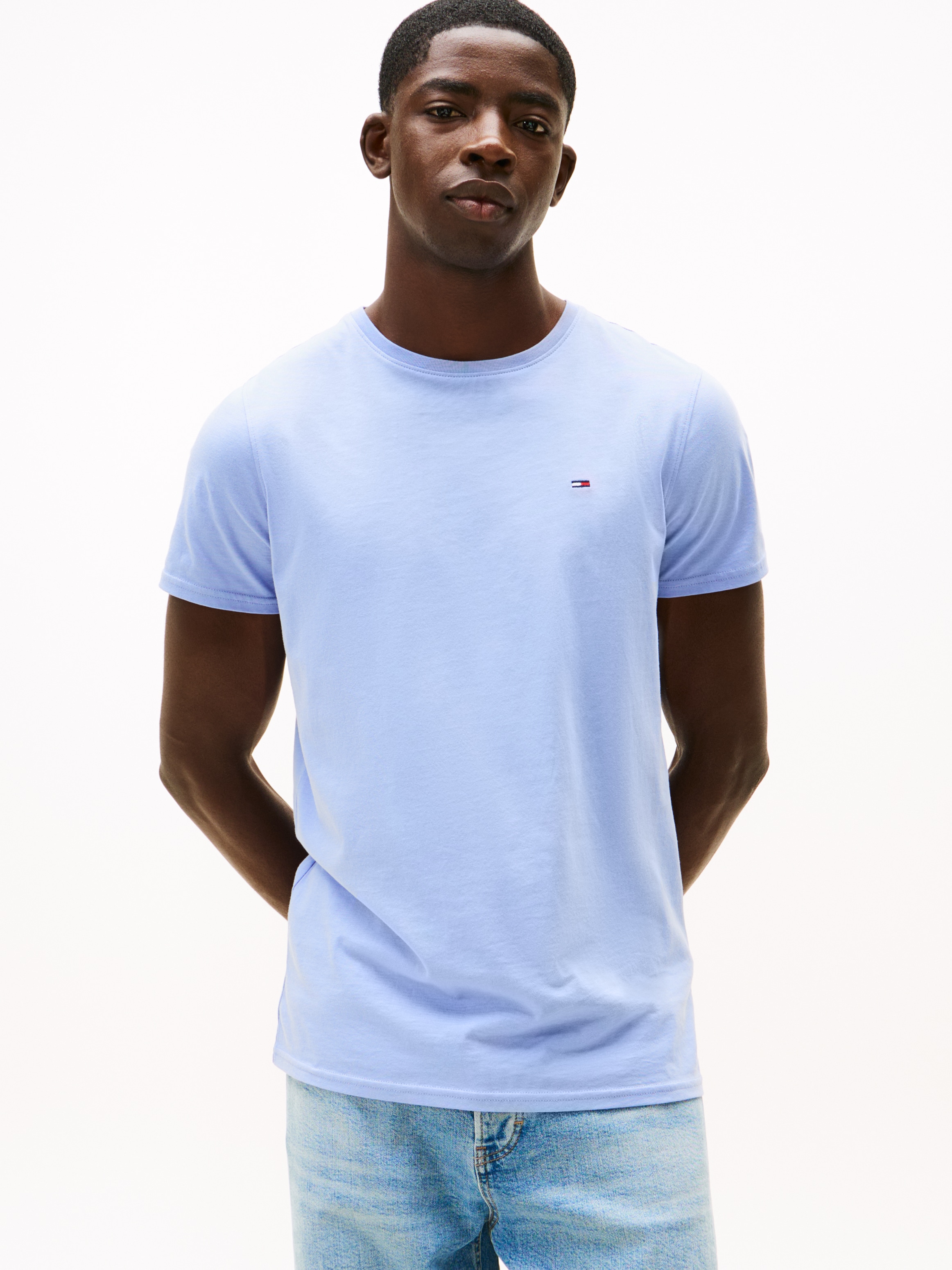 Tommy Jeans T-Shirt »TJM ESSENTIAL SOLID TEE« mit Rundhalsausschnitt und dezenter Logo-Flag