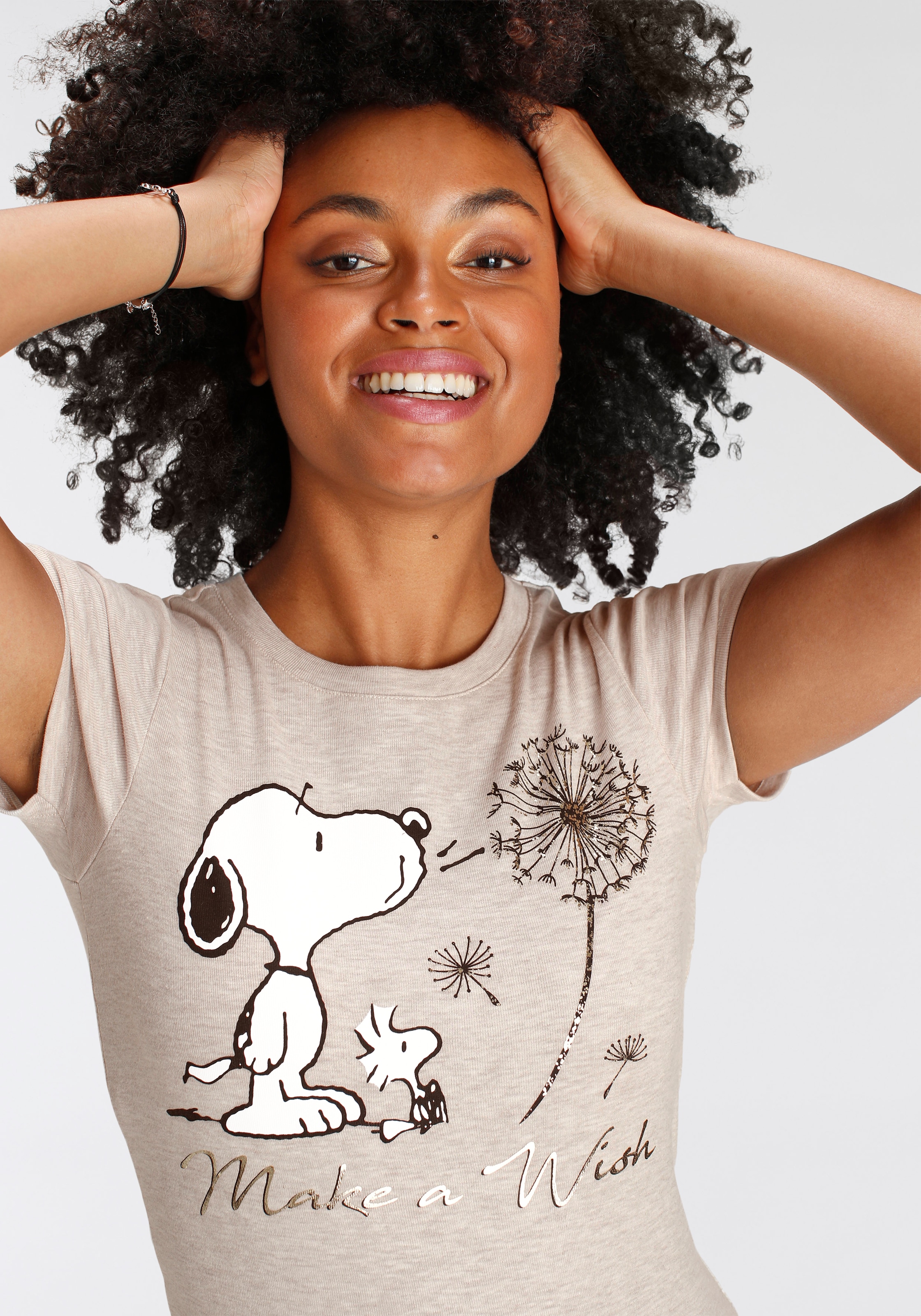 KangaROOS Kurzarmshirt, sehr figurbetonte Passform, bedruckte, melierte und metallic Optik