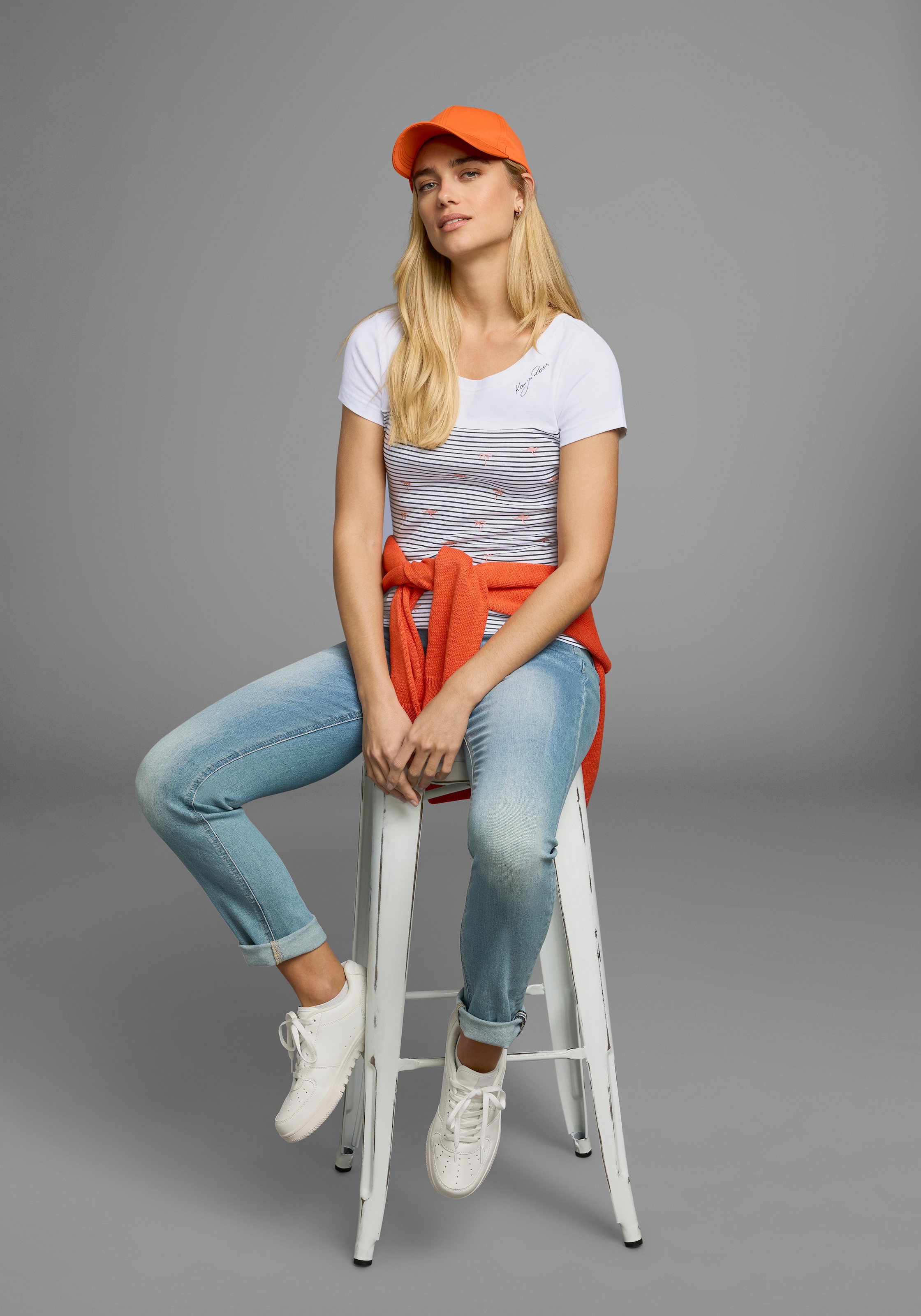 KangaROOS T-Shirt, Kurzarm, sehr figurbetonte Passform, aus Baumwolle