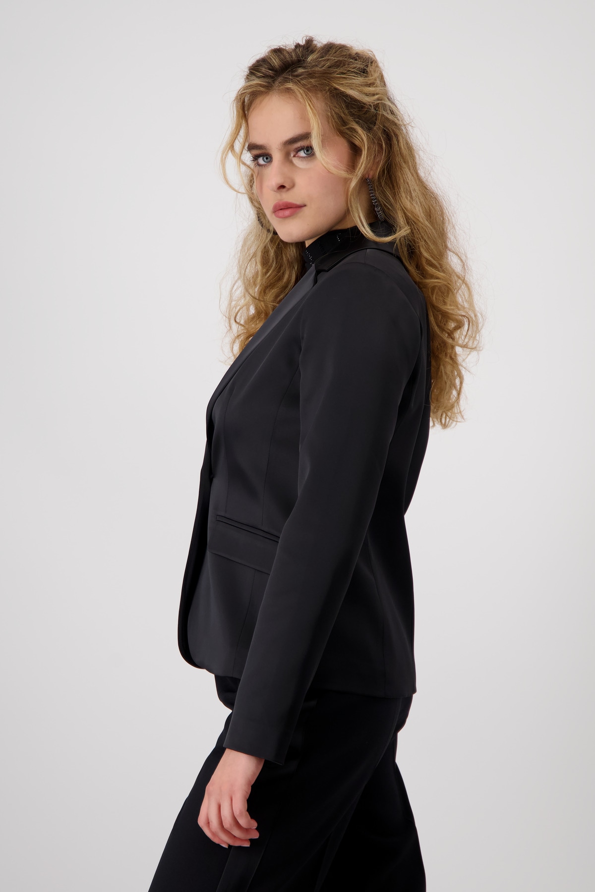 Monari Kurzblazer mit aufgesetzten Pattentaschen